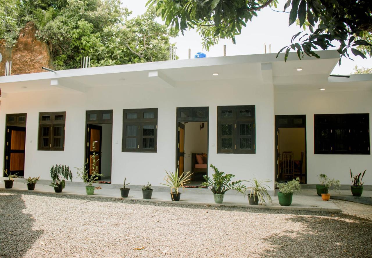 Navodya Guest Mirissa Hotel Exterior foto
