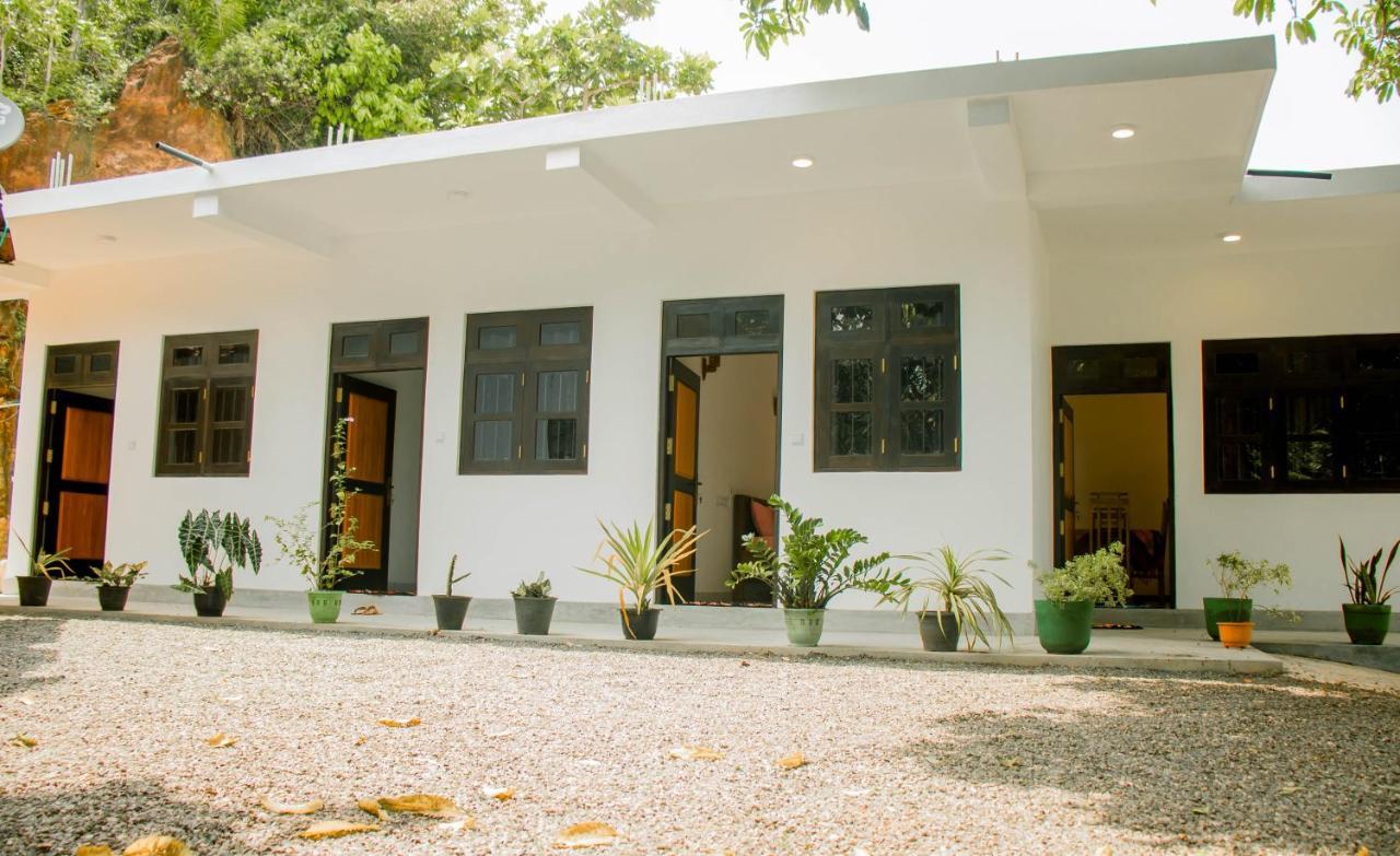 Navodya Guest Mirissa Hotel Exterior foto